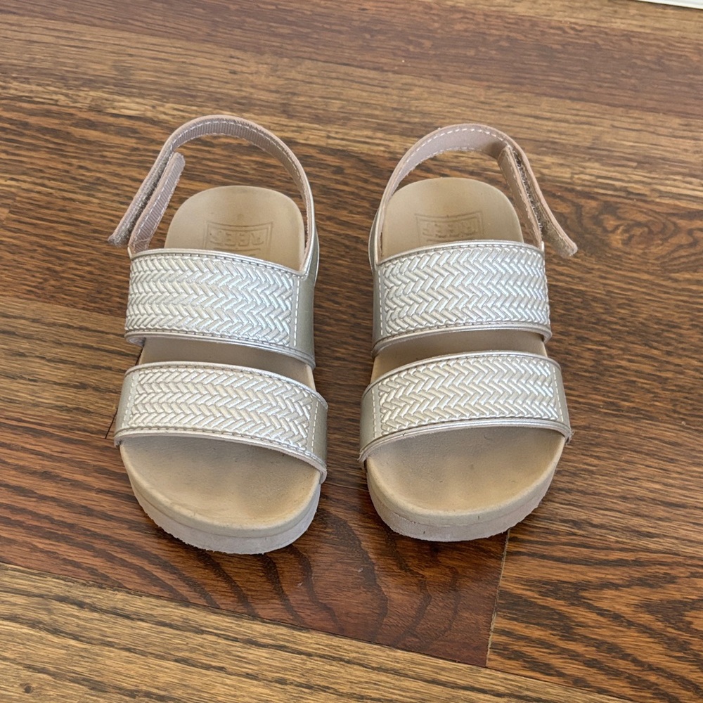 Reef Kids Sandals in Cream and Tan
